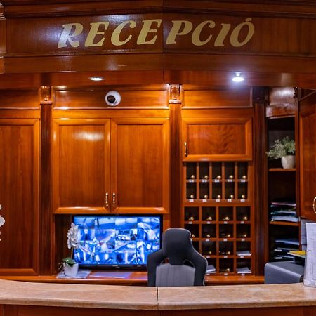 Hotel Barbakan Печ Экстерьер фото