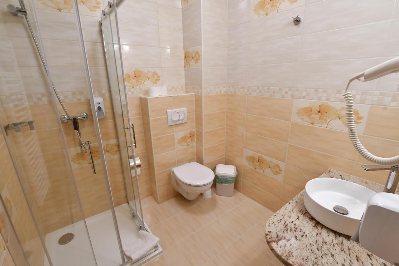 Hotel Barbakan Печ Экстерьер фото