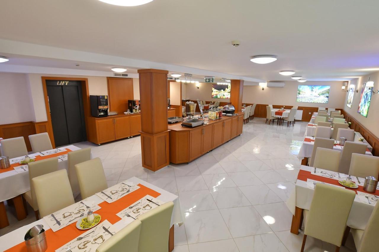 Hotel Barbakan Печ Экстерьер фото
