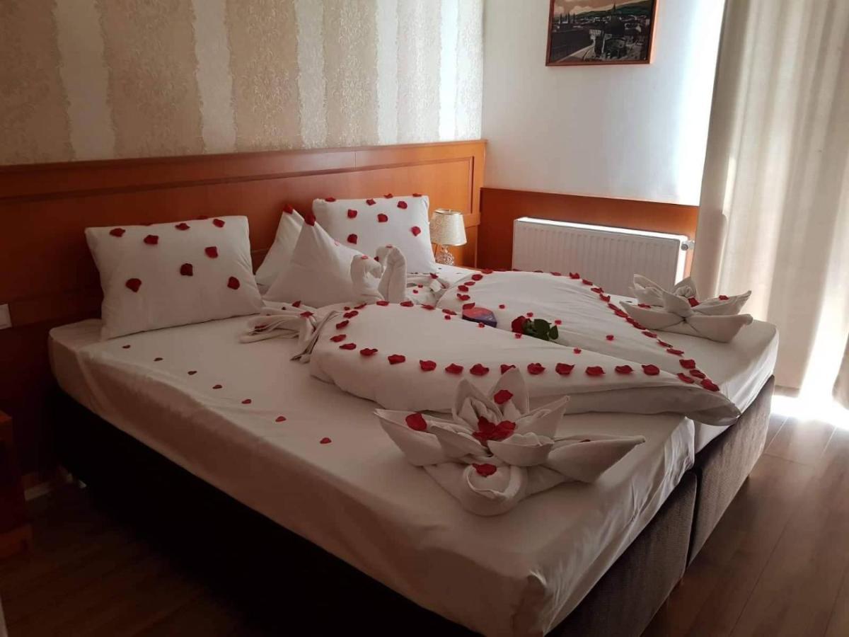 Hotel Barbakan Печ Экстерьер фото