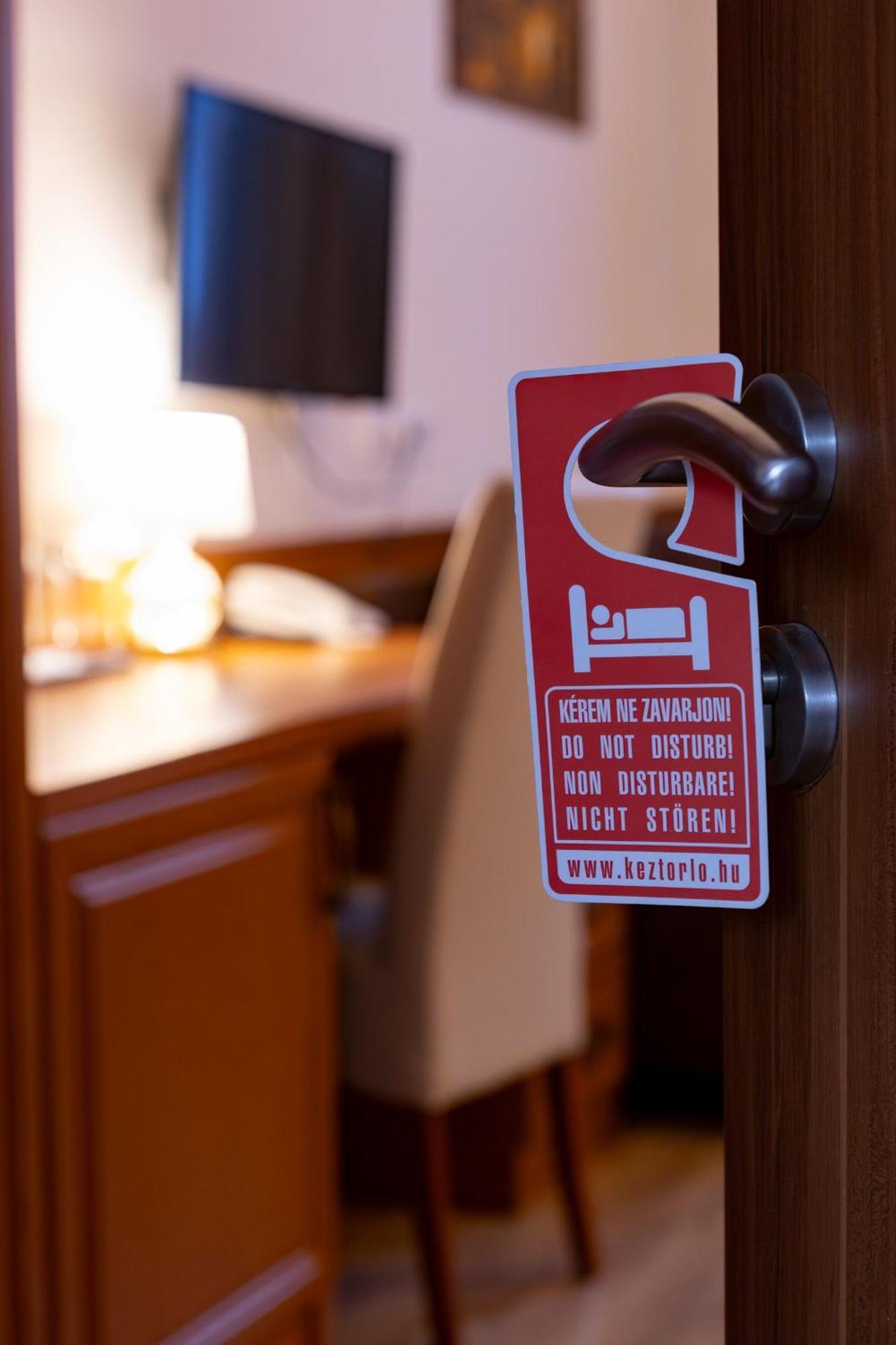 Hotel Barbakan Печ Экстерьер фото