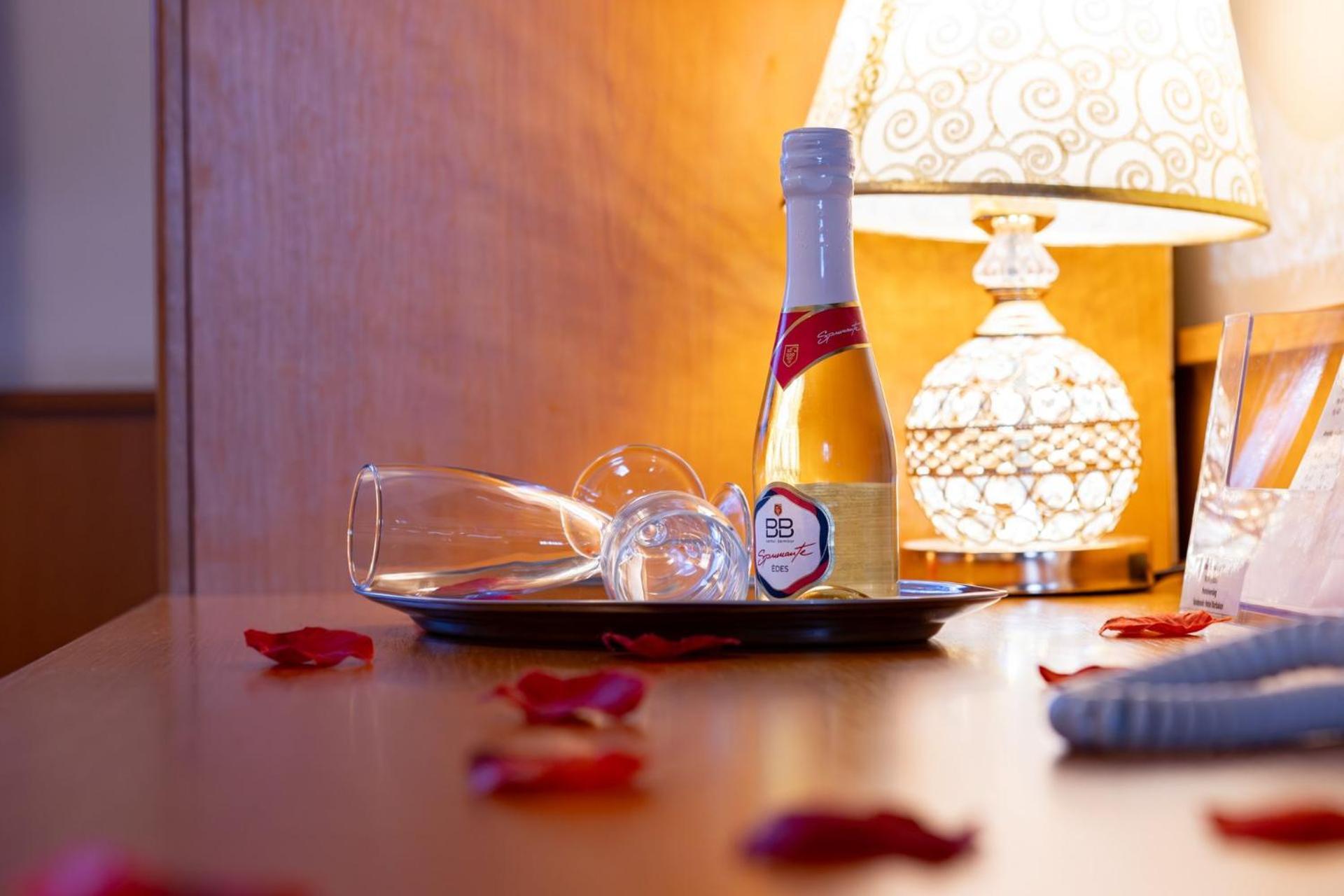 Hotel Barbakan Печ Экстерьер фото