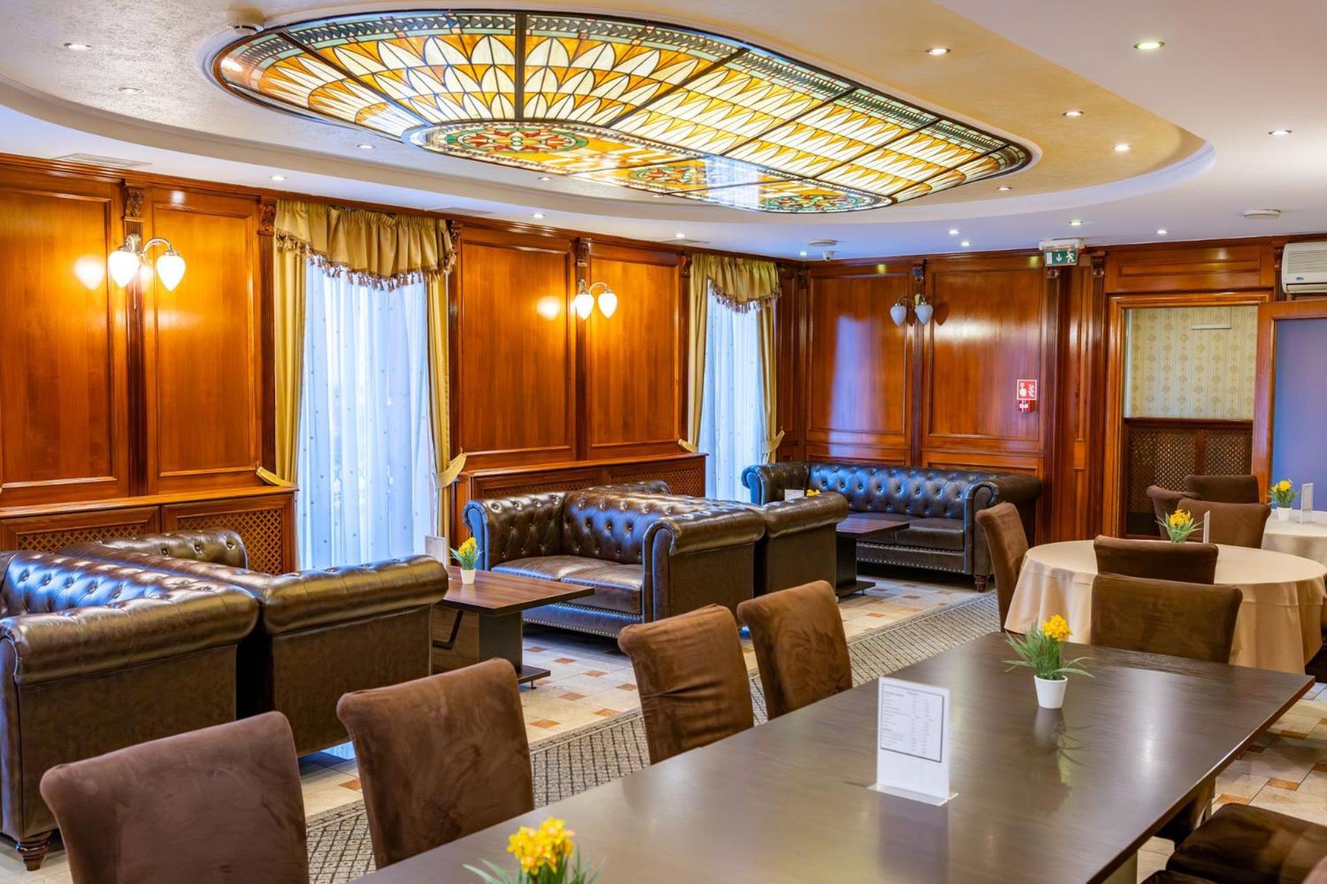 Hotel Barbakan Печ Экстерьер фото