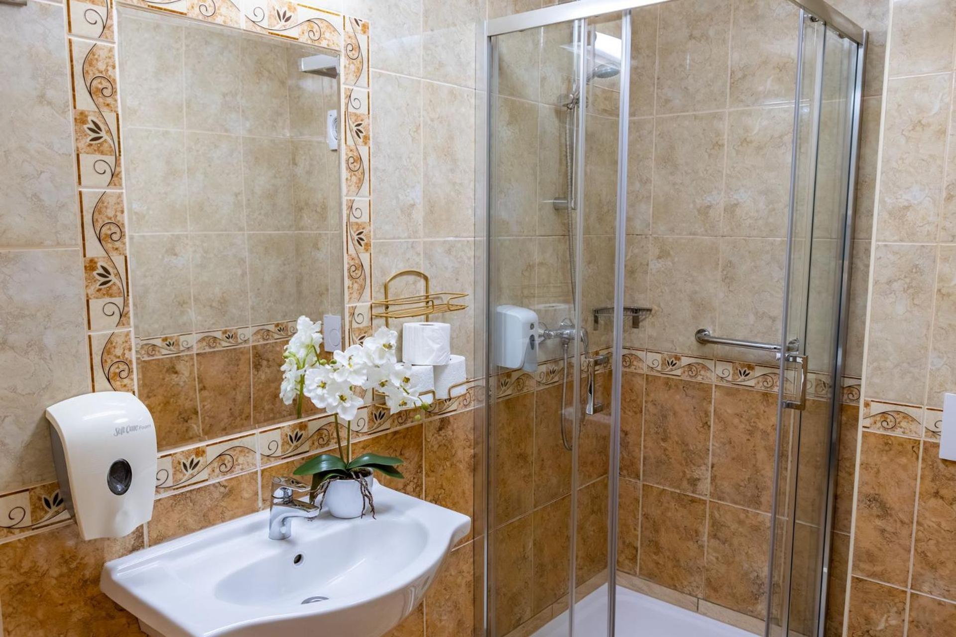 Hotel Barbakan Печ Экстерьер фото