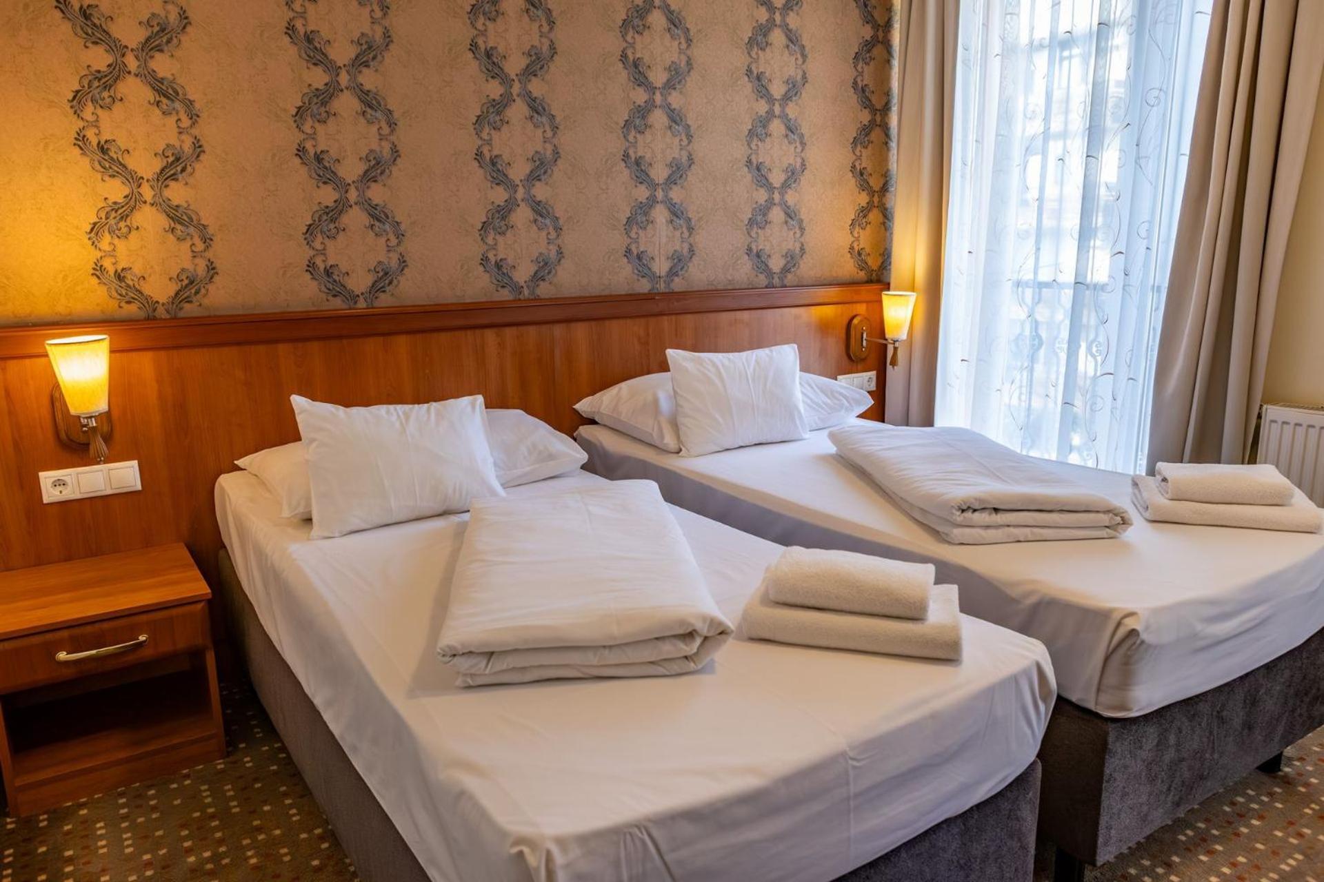 Hotel Barbakan Печ Экстерьер фото