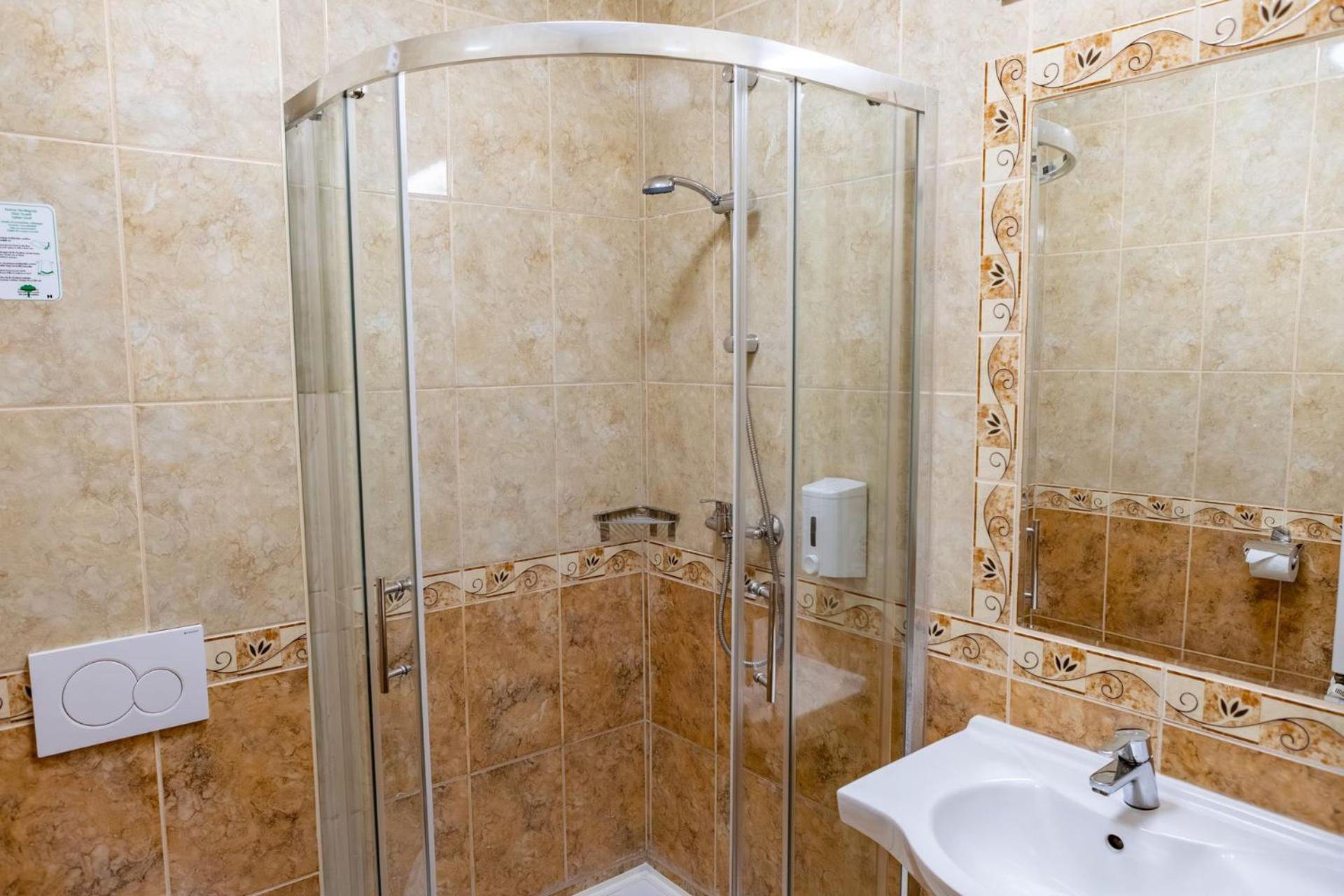 Hotel Barbakan Печ Экстерьер фото