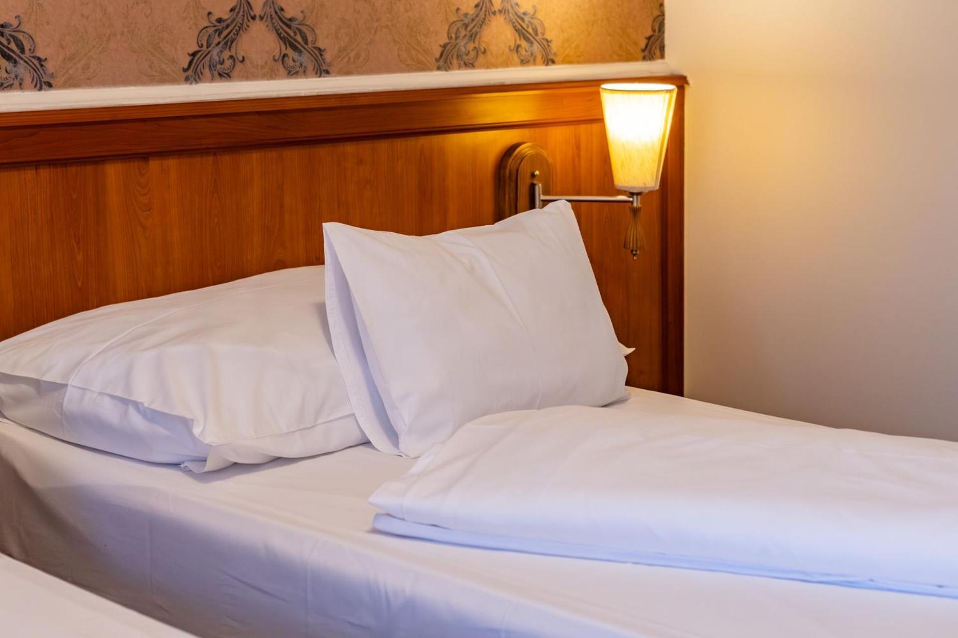 Hotel Barbakan Печ Экстерьер фото