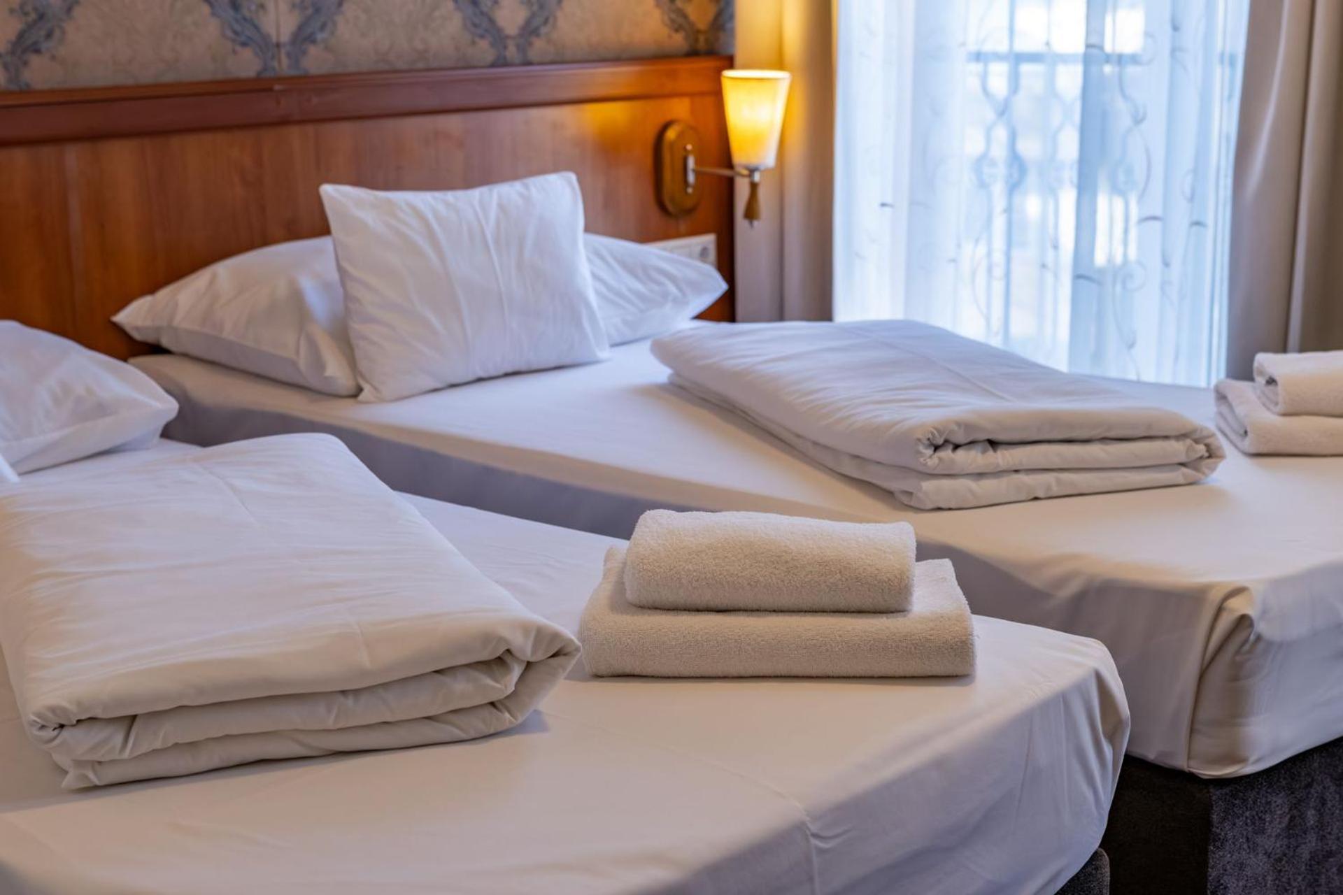 Hotel Barbakan Печ Экстерьер фото
